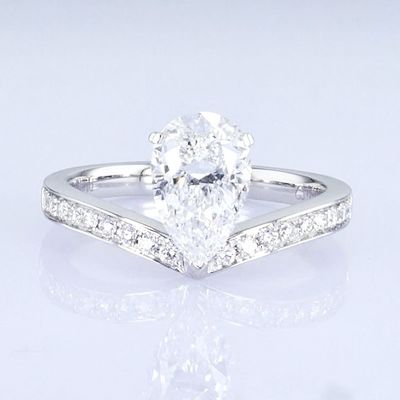 18k Pear Shape White Lab Grown Diamond Ring Princess Design For Gifts For Party