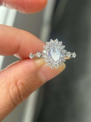 1.168ct Beautiful Oval white Lab Grown Diamond Ring DEF VVS PT950 EX